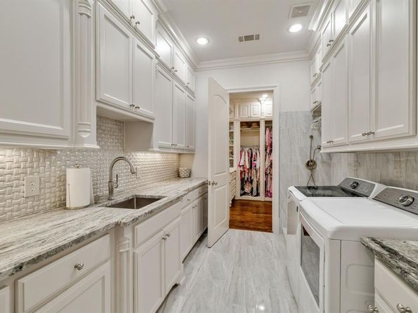 1  Bretton Woods Way , Dallas Texas 75220