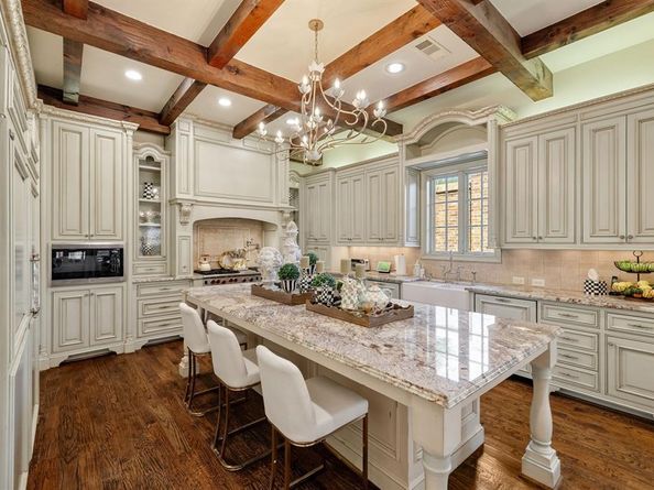 1  Bretton Woods Way , Dallas Texas 75220