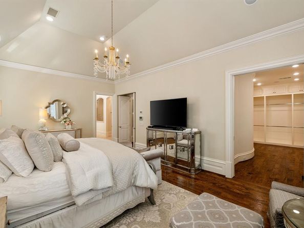 1  Bretton Woods Way , Dallas Texas 75220