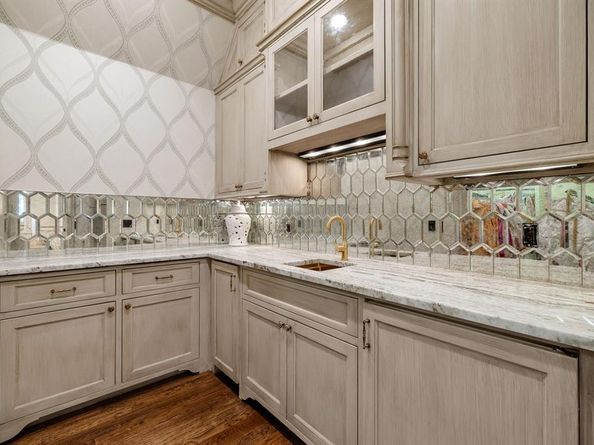 1  Bretton Woods Way , Dallas Texas 75220