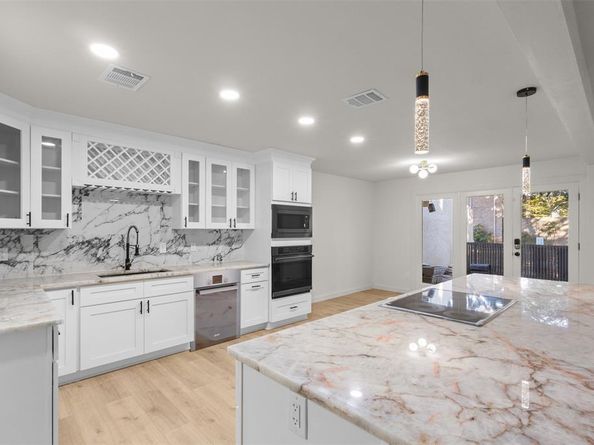 1111  Portales Lane , Irving Texas 75061