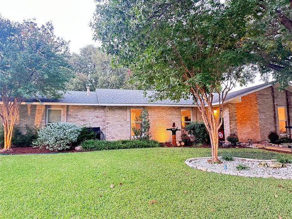 3807  Blue Trace Lane , Farmers Branch Texas 75244