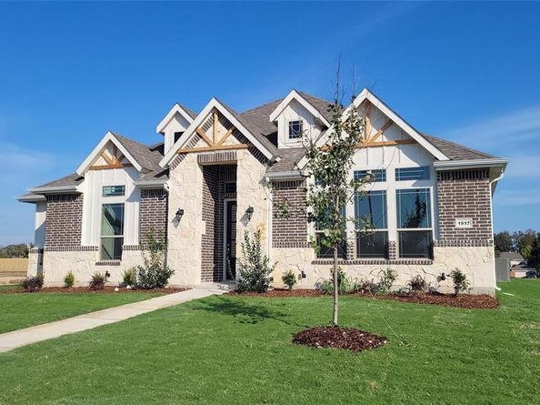 1917  Barrix Lane , DeSoto Texas 75115