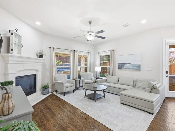 708  Petunia Drive , Lantana Texas 76226