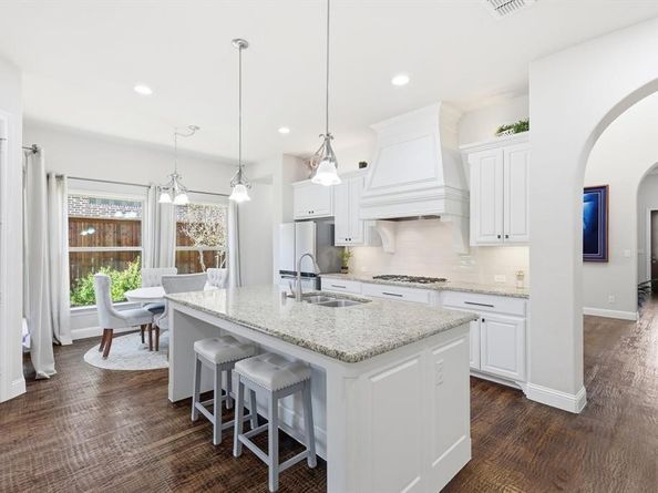 708  Petunia Drive , Lantana Texas 76226