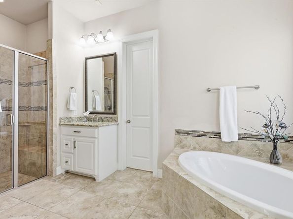 708  Petunia Drive , Lantana Texas 76226