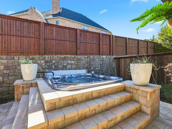 708  Petunia Drive , Lantana Texas 76226