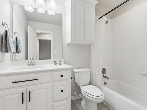 708  Petunia Drive , Lantana Texas 76226