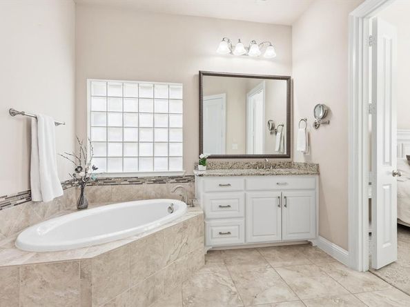 708  Petunia Drive , Lantana Texas 76226