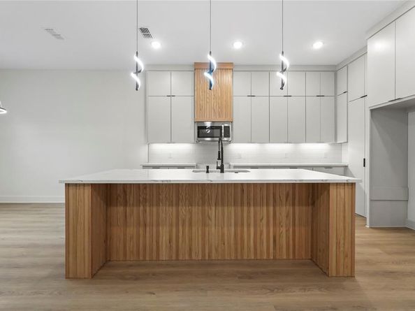 1611  Waweenoc Avenue , Dallas Texas 75216