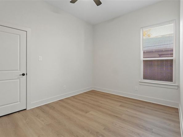 1611  Waweenoc Avenue , Dallas Texas 75216