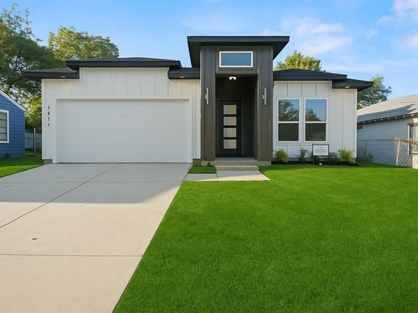 1611  Waweenoc Avenue , Dallas Texas 75216