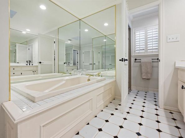 2824  Timber Hill Drive , Grapevine Texas 76051