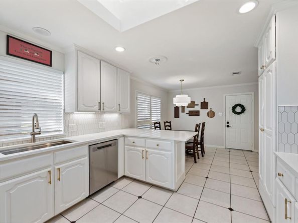 2824  Timber Hill Drive , Grapevine Texas 76051