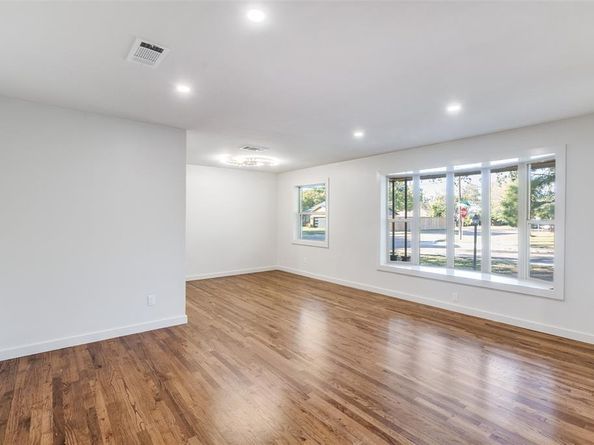 3106  Sharpview Lane , Dallas Texas 75228