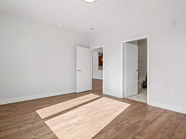 1220 W trinity mills   2011, Carrollton Texas 75006