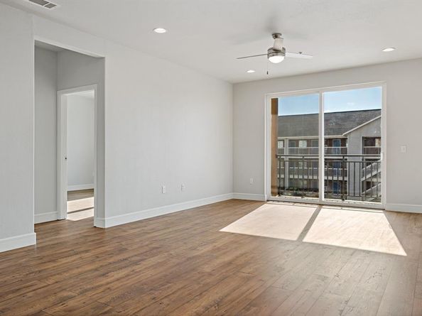 1220 W trinity mills   2011, Carrollton Texas 75006