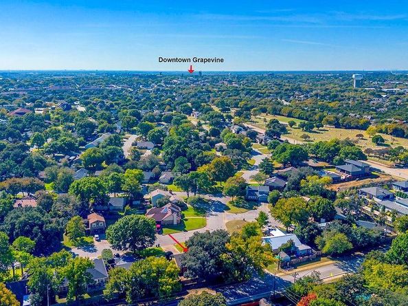 601 N Riverside Drive , Grapevine Texas 76051