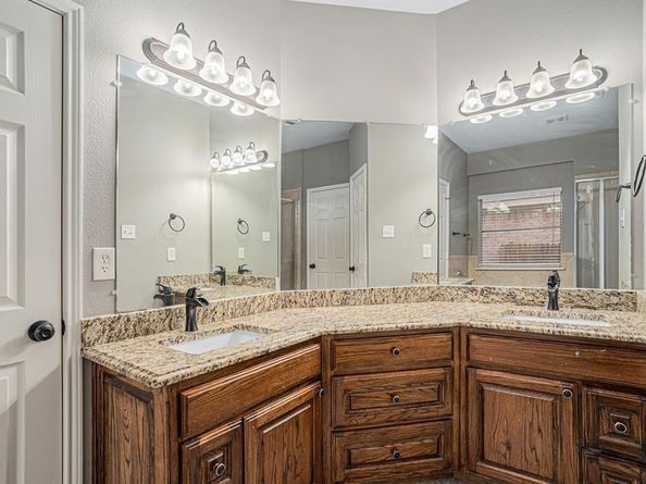 10005  Shelburne Road , Fort Worth Texas 76244