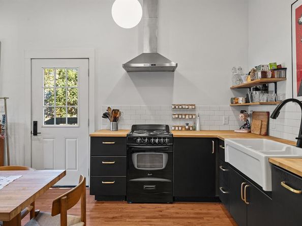 425  Brighton Avenue , Dallas Texas 75208