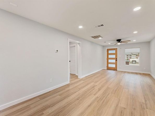 2512  Campbell Street , Fort Worth Texas 76105