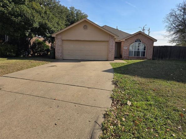 5537  Four Winds Drive , Arlington Texas 76018