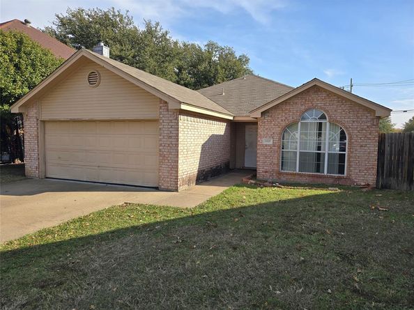 5537  Four Winds Drive , Arlington Texas 76018