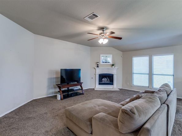 700  Lark Drive , Aubrey Texas 76227