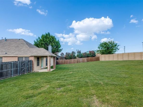 700  Lark Drive , Aubrey Texas 76227