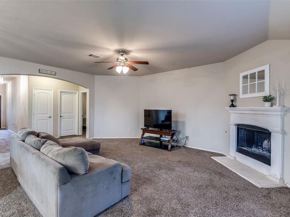 700  Lark Drive , Aubrey Texas 76227