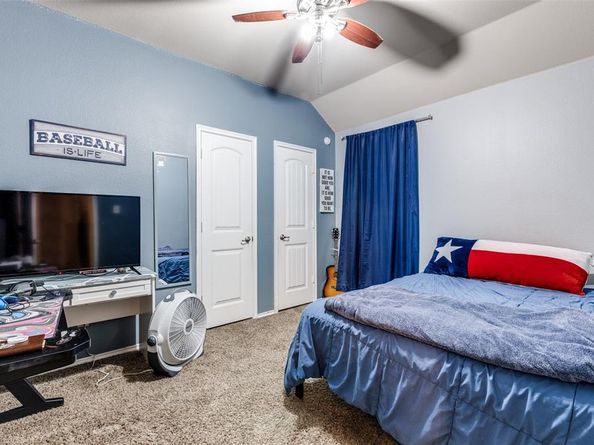 700  Lark Drive , Aubrey Texas 76227