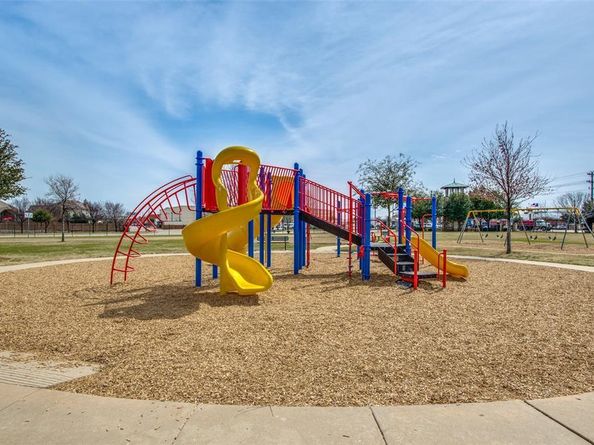 700  Lark Drive , Aubrey Texas 76227