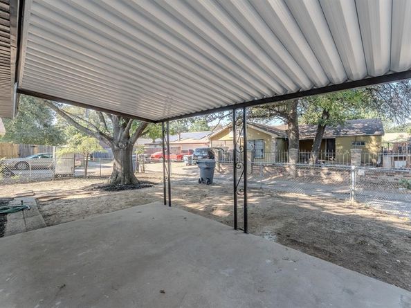 731 N Pleasant Woods Drive , Dallas Texas 75217