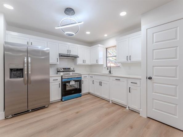 731 N Pleasant Woods Drive , Dallas Texas 75217