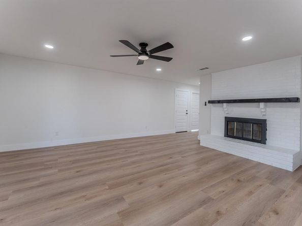 731 N Pleasant Woods Drive , Dallas Texas 75217