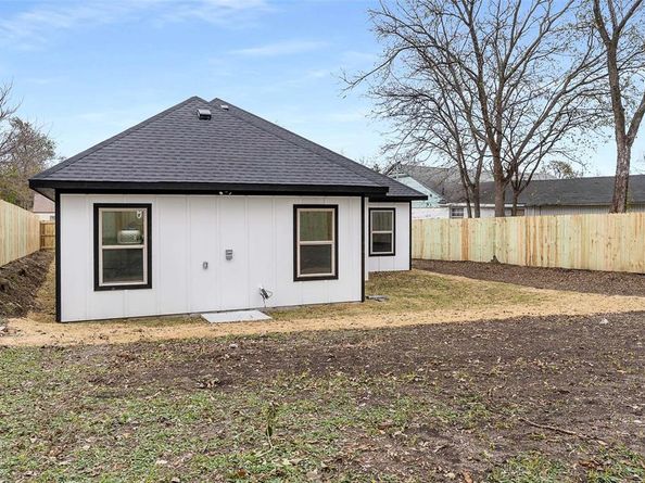 2827  Fernwood Avenue , Dallas Texas 75216