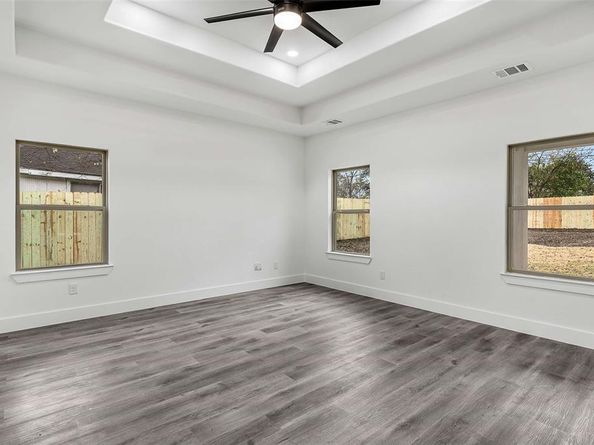 2827  Fernwood Avenue , Dallas Texas 75216