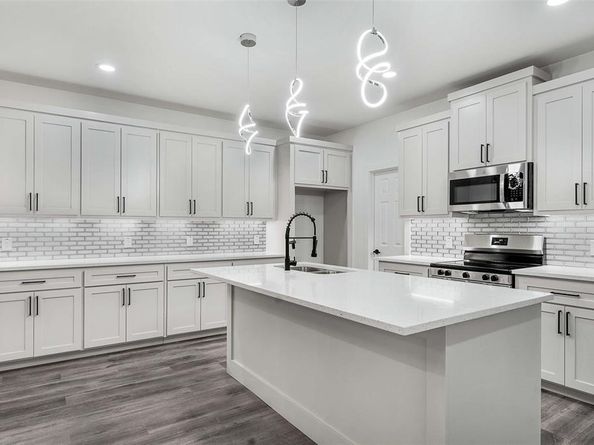 2827  Fernwood Avenue , Dallas Texas 75216