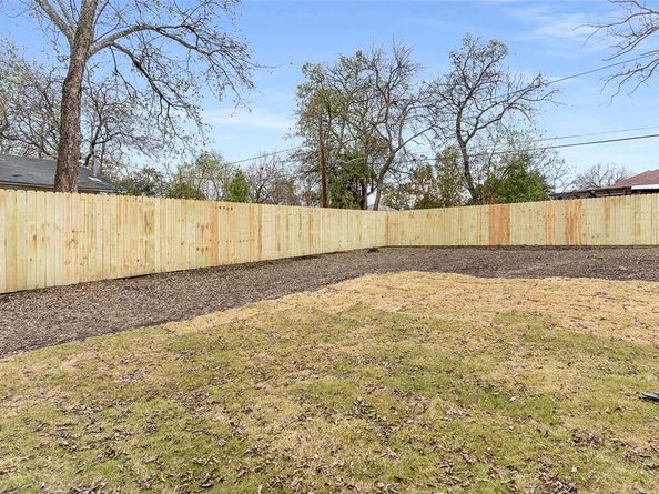 2827  Fernwood Avenue , Dallas Texas 75216