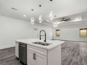 2827  Fernwood Avenue , Dallas Texas 75216