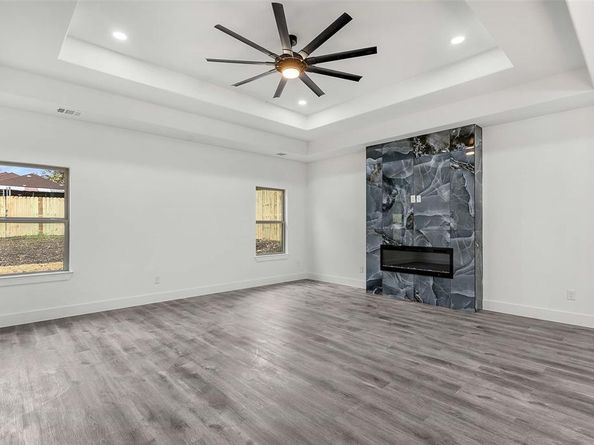 2827  Fernwood Avenue , Dallas Texas 75216