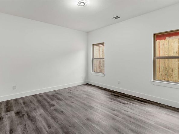 2827  Fernwood Avenue , Dallas Texas 75216