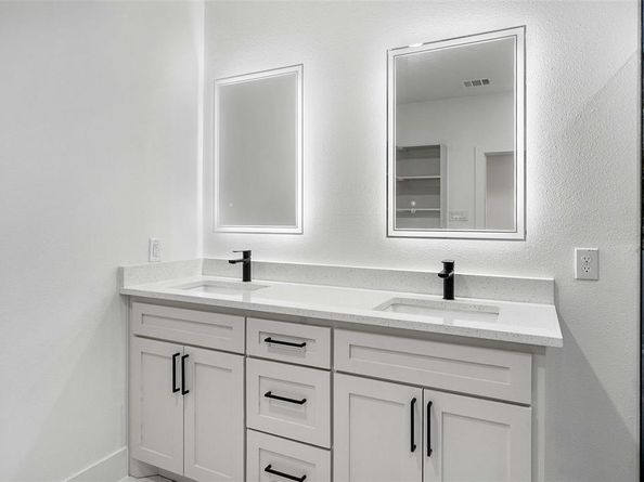 2827  Fernwood Avenue , Dallas Texas 75216