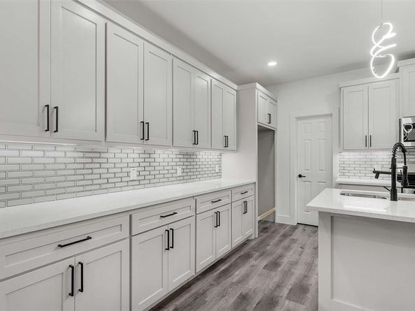 2827  Fernwood Avenue , Dallas Texas 75216