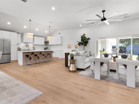 1002  Windsong Trail , Richardson Texas 75081