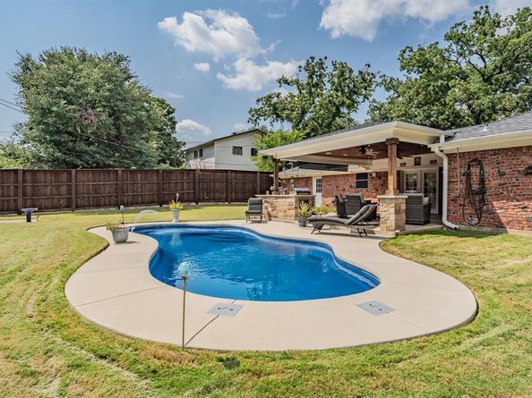 833 W Cheryl Avenue , Hurst Texas 76053