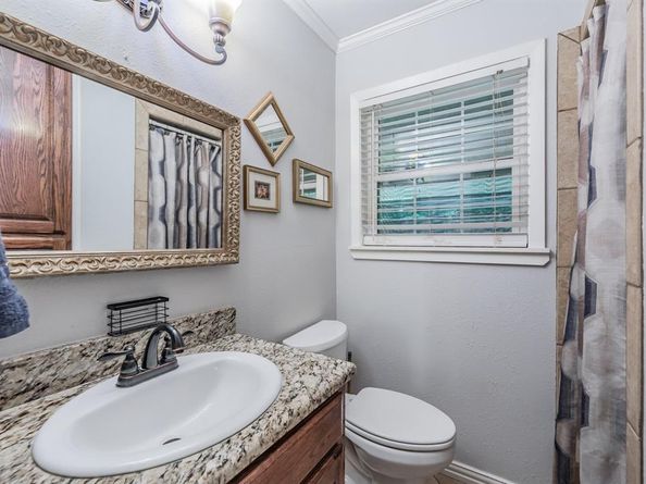 833 W Cheryl Avenue , Hurst Texas 76053