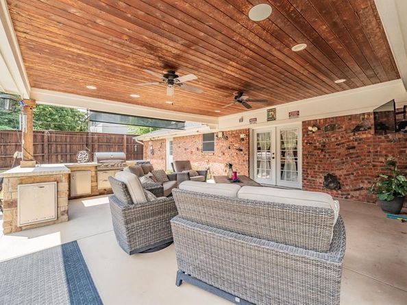 833 W Cheryl Avenue , Hurst Texas 76053