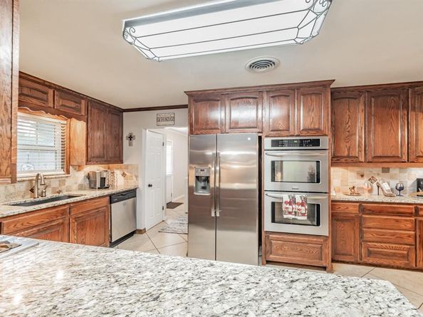 833 W Cheryl Avenue , Hurst Texas 76053