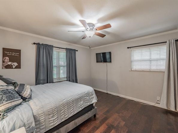 833 W Cheryl Avenue , Hurst Texas 76053